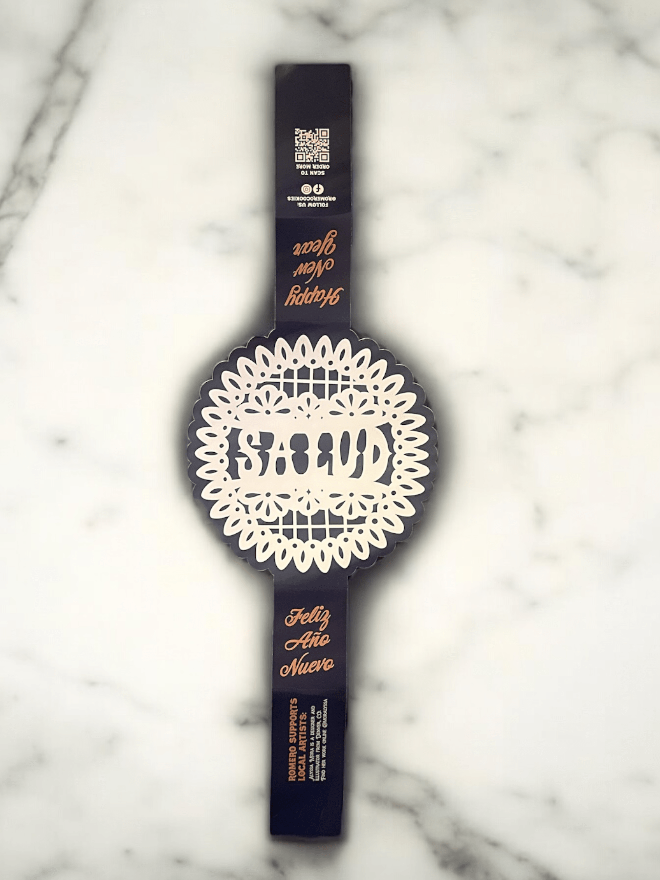 'salud' cookie paper band displayed out against a white background