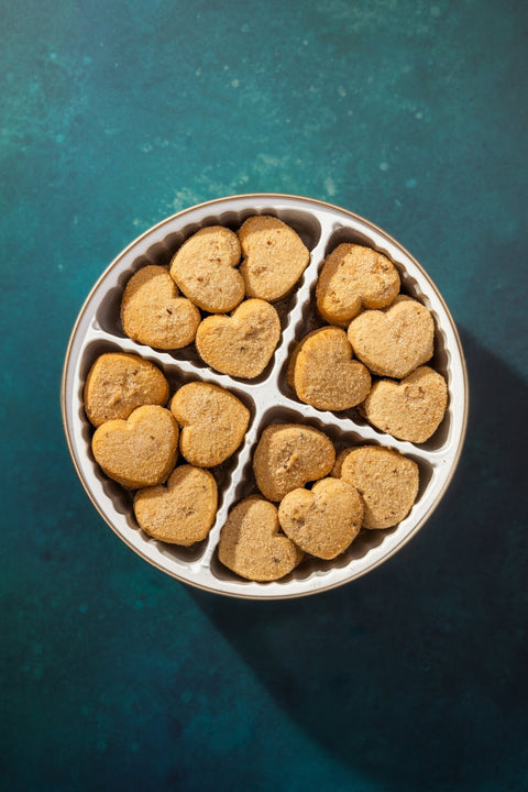 VALENTINA cinnamon pecan heart cookies in a Romero tin