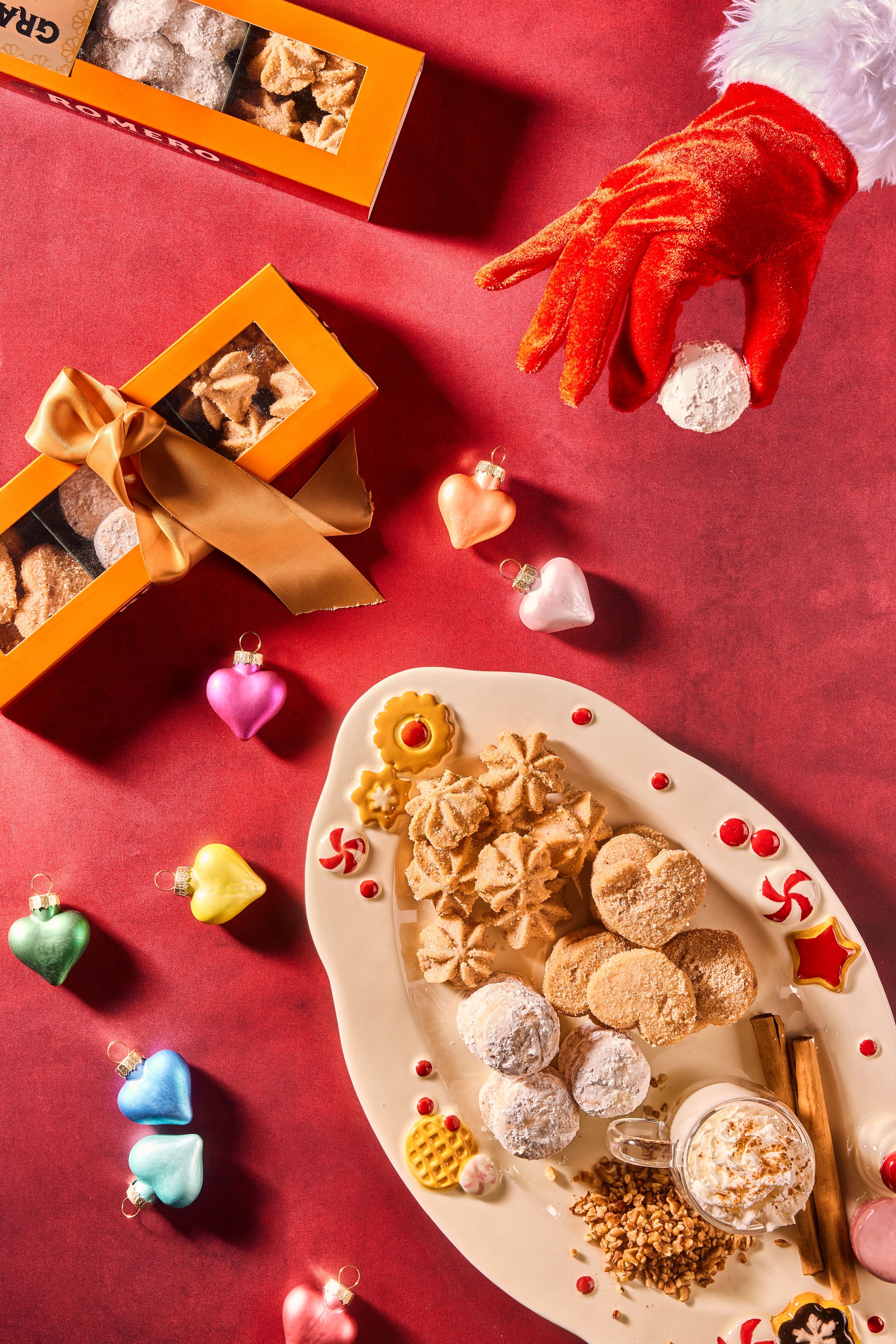 Romero cookies and Christmas decorations