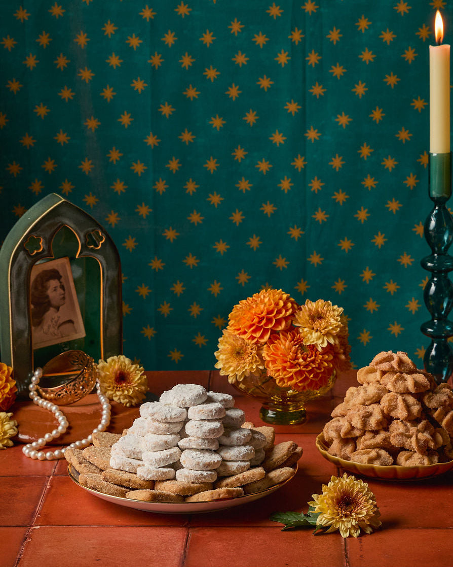 ofrenda with cancles cookies and start background